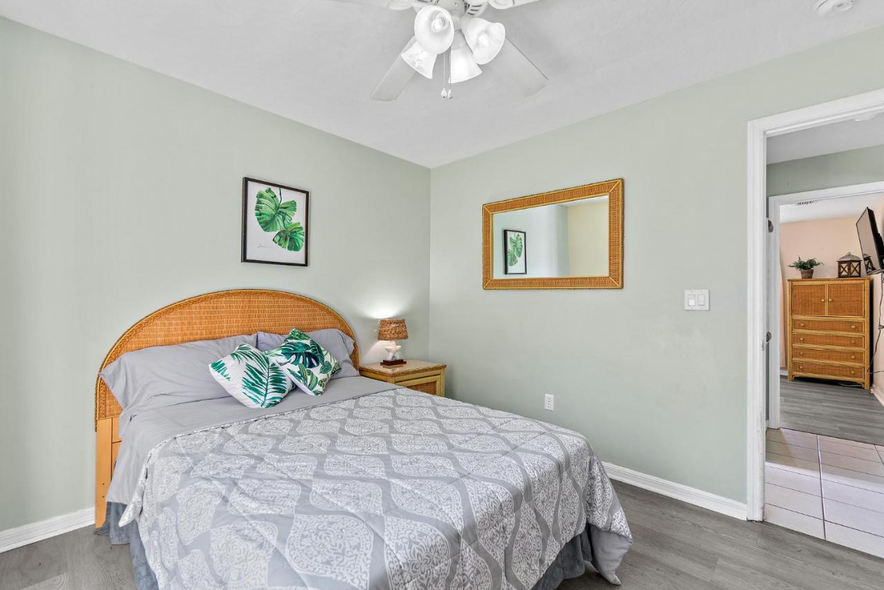 Surfside Paradise Retreat - 3br And 2ba Duplex, Grill, Dog Friendly - Close To The Beach! Holiday home Melbourne