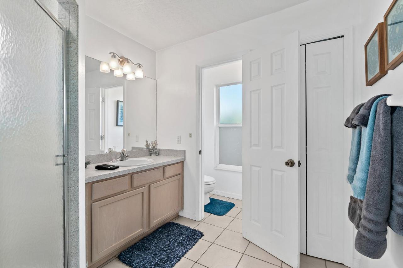 Surfside Paradise Retreat - 3br And 2ba Duplex, Grill, Dog Friendly - Close To The Beach! Holiday home