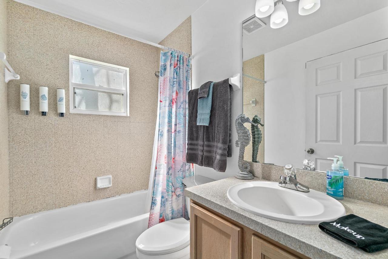 Holiday home Surfside Paradise Retreat - 3br And 2ba Duplex, Grill, Dog Friendly - Close To The Beach! Melbourne