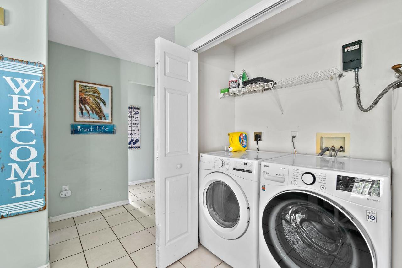 Surfside Paradise Retreat - 3br And 2ba Duplex, Grill, Dog Friendly - Close To The Beach! Holiday home Melbourne