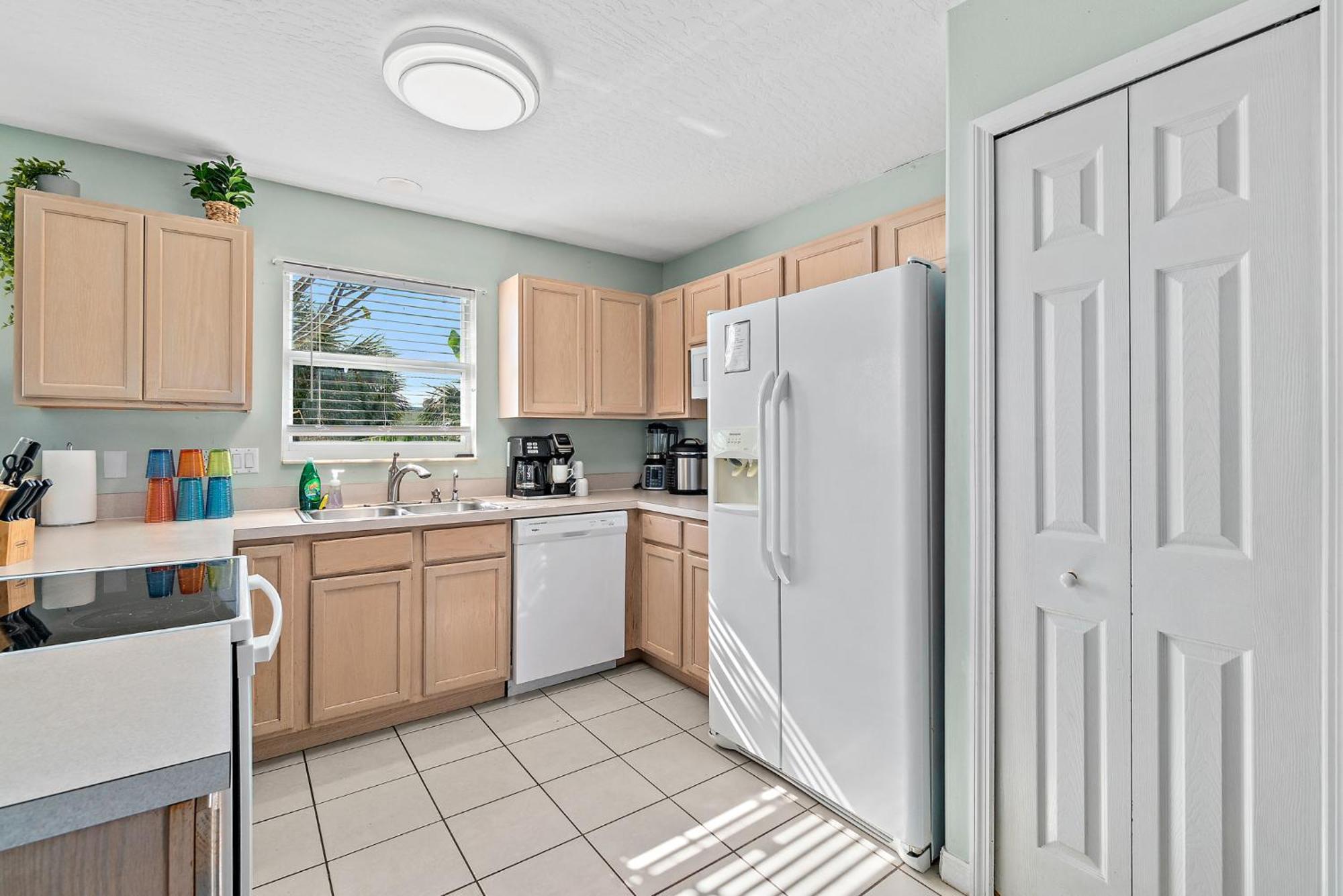 Surfside Paradise Retreat - 3br And 2ba Duplex, Grill, Dog Friendly - Close To The Beach! Melbourne